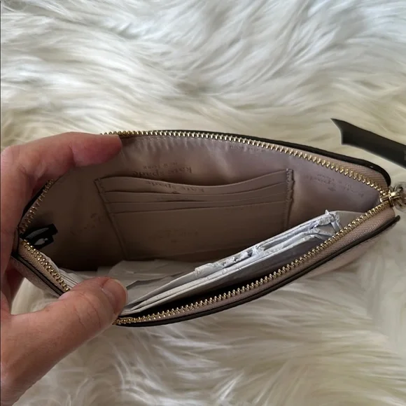 Kate Spade New York Leila Pebbled Leather Warm Beige Wristlet 8 x 5 - Picture 4 of 6